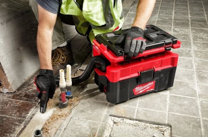 Пылесос аккумуляторный бесщеточный PACKOUT MILWAUKEE M18 FPOVCL-0 (каркас) для воды и сухого мусора