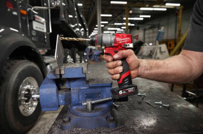 Дрель-шуруповёрт аккумуляторная бесщёточная ударная MILWAUKEE M12 FPD2-0 (37/45 Нм) (каркас)
