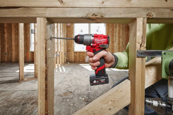 Дрель-шуруповёрт аккумуляторная бесщёточная MILWAUKEE M12 FDD2-202X (37Нм)(ЗУ+2акк.Х2Ач+HDкейс)