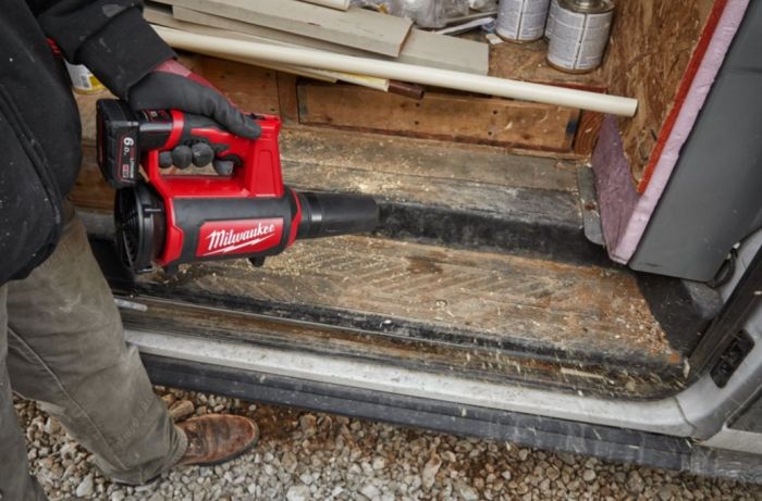 Воздуходувка аккумуляторная бесщёточная MILWAUKEE M12 BBL-0 (каркас)