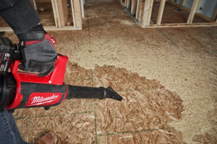 Воздуходувка аккумуляторная бесщёточная MILWAUKEE M12 BBL-0 (каркас)