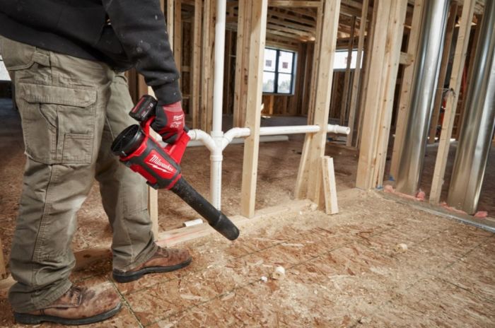 Воздуходувка аккумуляторная бесщёточная MILWAUKEE M12 BBL-0 (каркас)