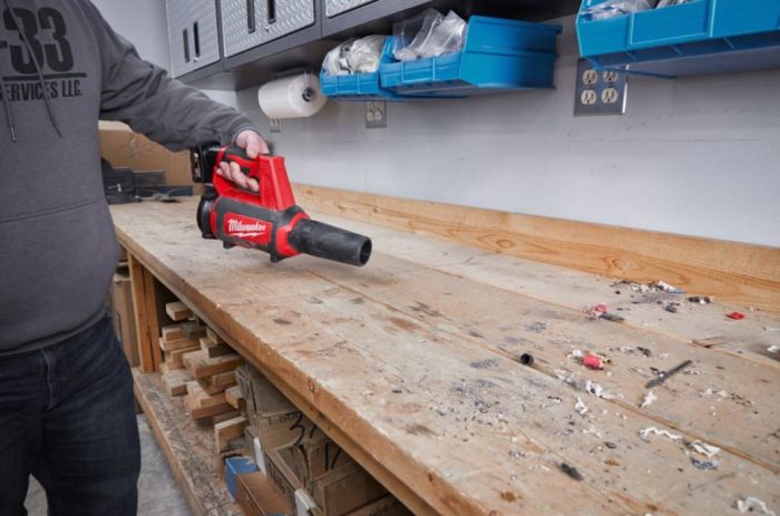 Воздуходувка аккумуляторная бесщёточная MILWAUKEE M12 BBL-0 (каркас)
