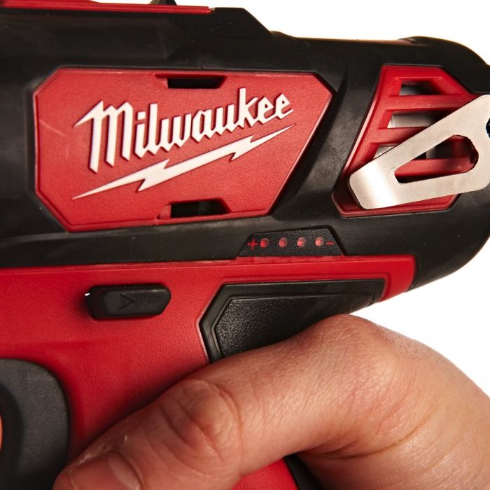 Дрель-шуруповёрт аккумуляторная ударная MILWAUKEE M12 BPD-0 (30Нм)(каркас)