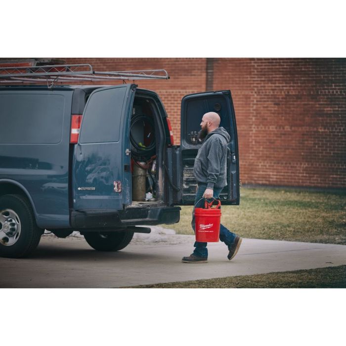 Машина прочистная аккумуляторная MILWAUKEE M12 BDC6-202C трос 6м (ЗУ+2акк.Х2Ач+ведро)