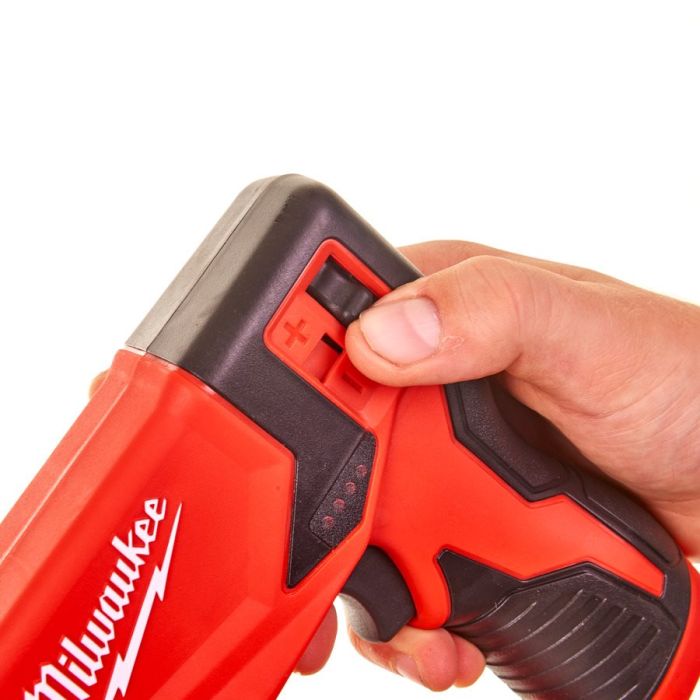 Степлер скобозабивной аккумуляторный MILWAUKEE M12 BST-202X (ЗУ+2акк.Х2ач+HDкейс)