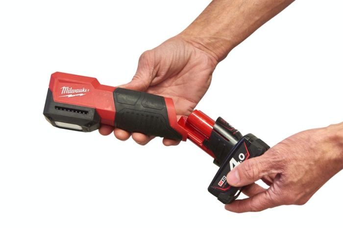 Фонарь светодиодный аккумуляторный для цветоподбора MILWAUKEE M12 CML-401 (ЗУ+1акк.Х4Ач)