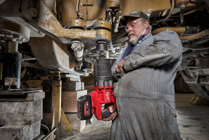 Гайковерт аккумуляторный бесщеточный MILWAUKEE 1'' (2711Нм) M18 ONEFHIWF1D-0C, с кольцом (каркас)