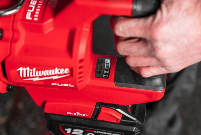 Гайковерт аккумуляторный бесщеточный MILWAUKEE 1'' (2711Нм) M18 ONEFHIWF1DS-0C, с кольцом (каркас)
