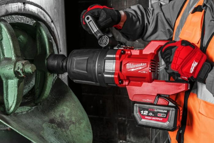 Гайковерт аккумуляторный бесщеточный MILWAUKEE 1'' (2711Нм) M18 ONEFHIWF1DS-0C, с кольцом (каркас)