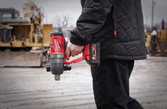 Гайковерт аккумуляторный бесщеточный MILWAUKEE 1'' (2400Нм) M18 ONEFHIWF1-0X, с кольцом (каркас)