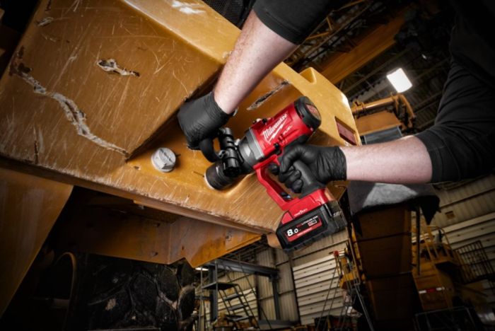 Гайковерт аккумуляторный бесщеточный MILWAUKEE 1'' (2400Нм) M18 ONEFHIWF1-0X, с кольцом (каркас)