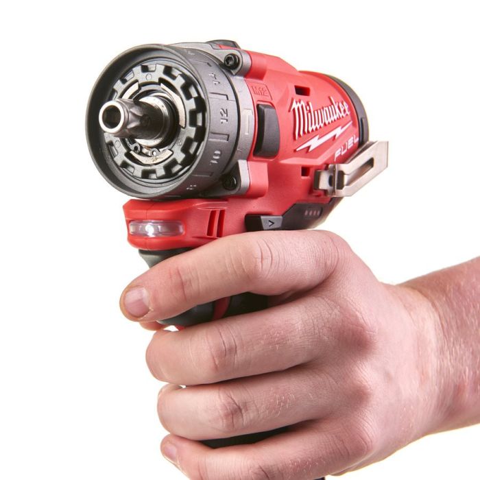 Дрель-шуруповёрт аккумуляторная бесщёточная ударная MILWAUKEE M12 FPDXKIT-202X(37Нм)(2нас+2Х2Ач+кейс