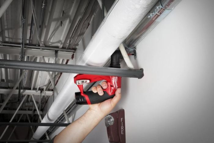 Дрель-шуруповерт аккумуляторная бесщеточная MILWAUKEE M12 FDDXKIT-202X,34Нм (4насадки+ЗУ+2Х2Ач+кейс)