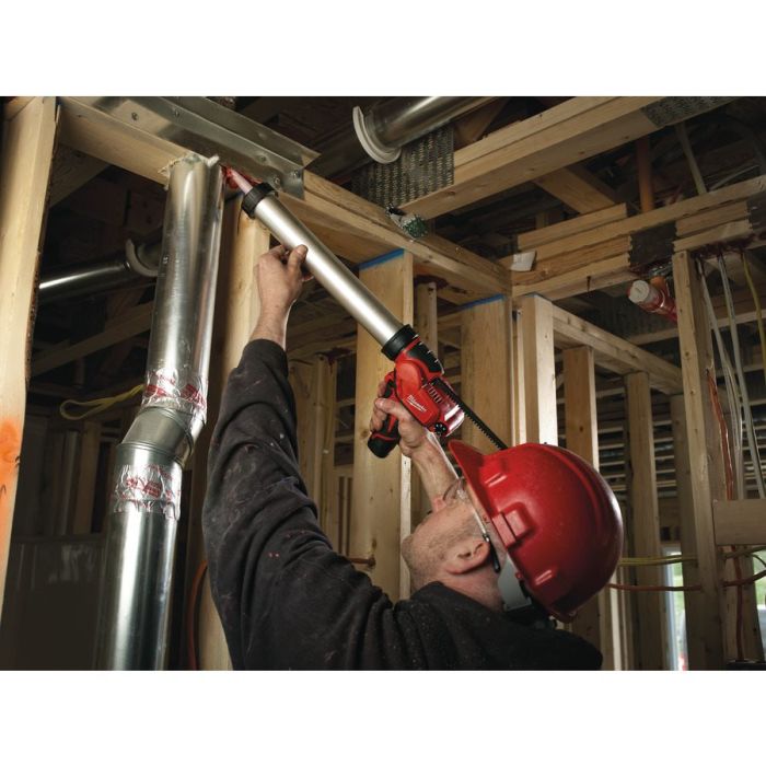 Пистолет для герметика аккумуляторный MILWAUKEE M12 PCG/400A-201B (400мл) (ЗУ+1акк.Х2Ач+сумка)