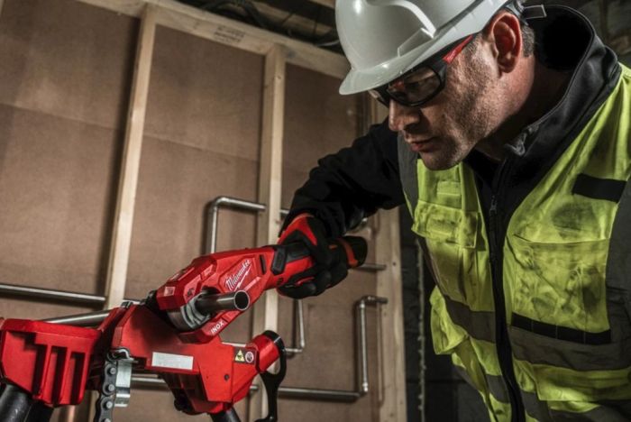 Труборез аккумуляторный по нержавеющей стали MILWAUKEE M12 PCSS-0 (каркас)