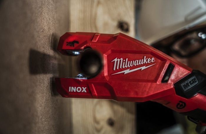 Труборез аккумуляторный по нержавеющей стали MILWAUKEE M12 PCSS-0 (каркас)
