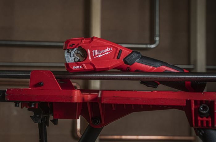 Труборез аккумуляторный по нержавеющей стали MILWAUKEE M12 PCSS-0 (каркас)