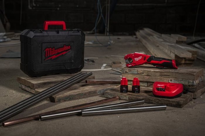 Труборез аккумуляторный по нержавеющей стали MILWAUKEE M12 PCSS-0 (каркас)