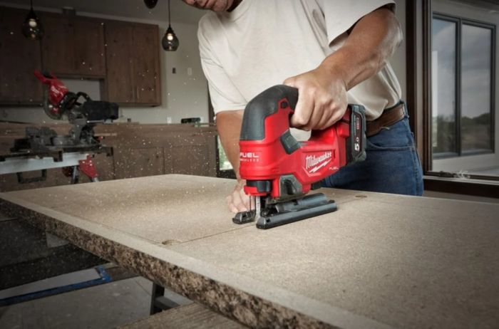 Пила лобзиковая аккумуляторная бесщёточная MILWAUKEE M18 FJS-0X (каркас+HDкейс)