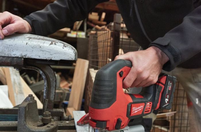 Пила лобзиковая аккумуляторная MILWAUKEE M18 BJS-0 (каркас)