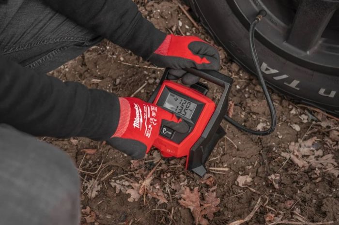 Компрессор аккумуляторный для накачки колес MILWAUKEE M12 BI-0 (каркас)