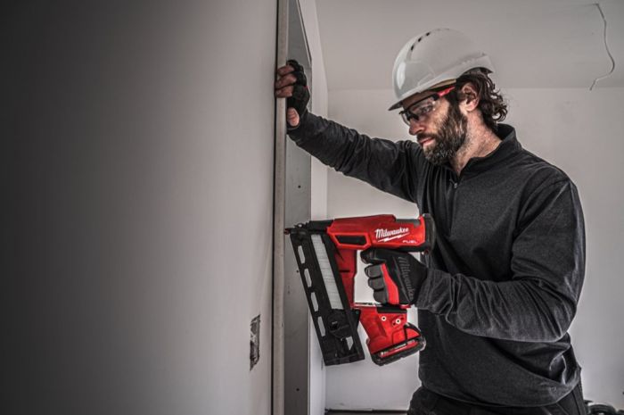 Пистолет гвоздезабивной аккумуляторный бесщёточный MILWAUKEE M18 FN16GA-202X (32-64мм)(ЗУ+2Х2Ач)