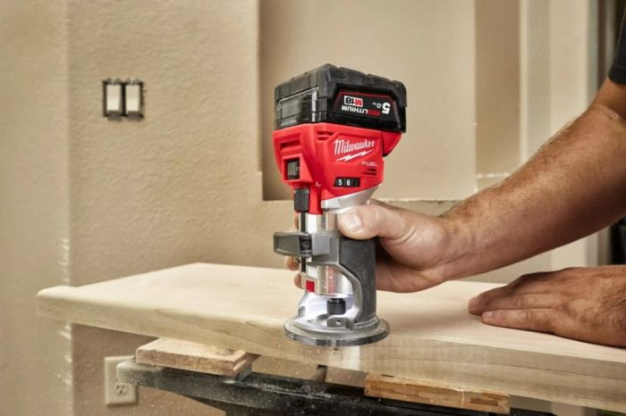 Фрезер аккумуляторный кромочный MILWAUKEE M18 FTR8-0X (каркас+HDкейс)