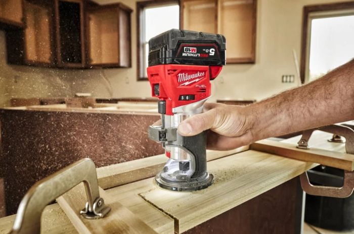 Фрезер аккумуляторный кромочный MILWAUKEE M18 FTR8-0X (каркас+HDкейс)