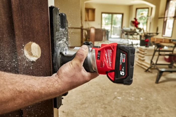 Фрезер аккумуляторный кромочный MILWAUKEE M18 FTR8-0X (каркас+HDкейс)