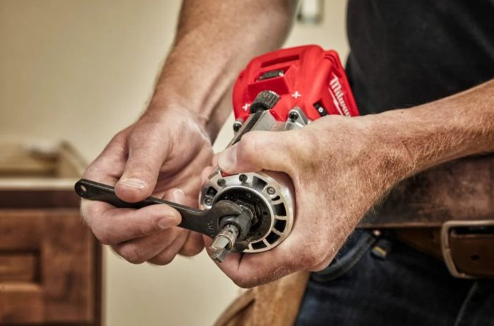 Фрезер аккумуляторный кромочный MILWAUKEE M18 FTR8-0X (каркас+HDкейс)