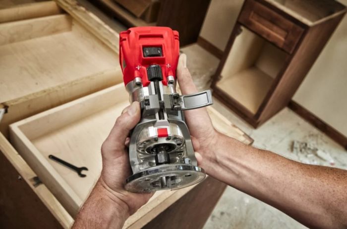 Фрезер аккумуляторный кромочный MILWAUKEE M18 FTR8-0X (каркас+HDкейс)