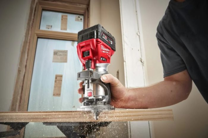 Фрезер аккумуляторный кромочный MILWAUKEE M18 FTR8-0X (каркас+HDкейс)