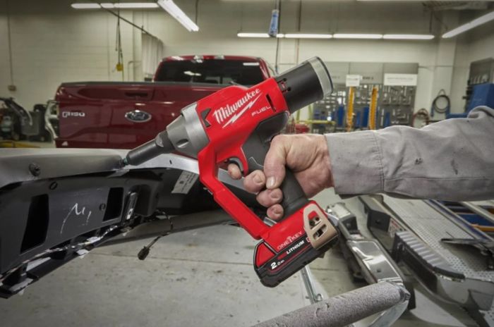 Заклепочник акумуляторний бесщеточный MILWAUKEE M18 ONEFPRT-0X (Ø4,8-7,0мм)(каркас+HDкейс)
