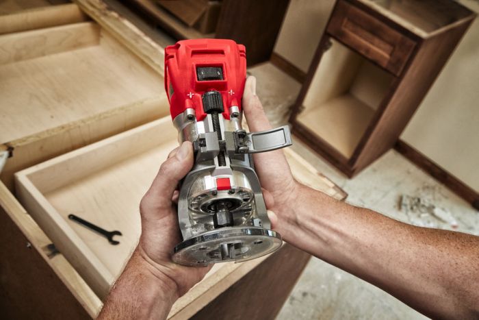 Фрезер аккумуляторный кромочный MILWAUKEE M18 FTR8-0X (каркас+HDкейс)
