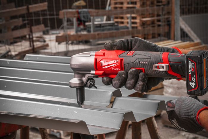 Ножницы по металлу аккумуляторные бесщёточный MILWAUKEE M12 FNB16-0 (каркас)