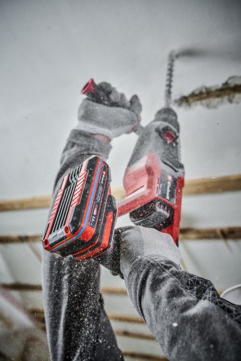 Акумулятор 3.0 Аг, герметичний, захист від води і пилу, макс. 900 Вт, тонкий корпус