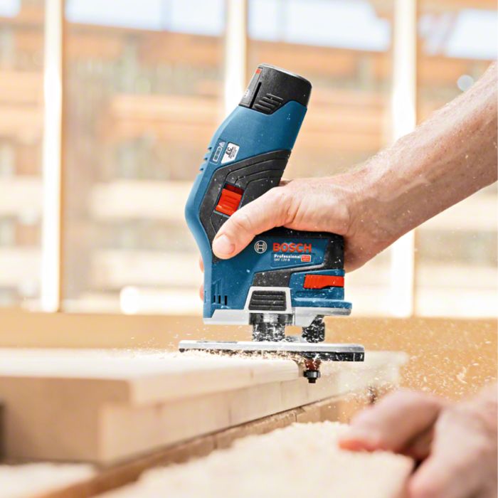 АК. ФРЕЗЕР Bosch GKF 12V-8 2х3.0 Ач Professional (06016B0000)