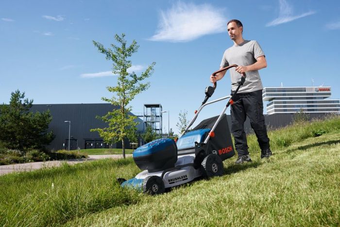 Акумуляторна газонокосарка Bosch GRA 18V2-46 (06008C8000)