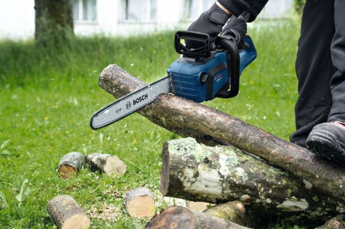 Акумуляторна ланцюгова пила Bosch GKE 18V-40 (06008D3000)