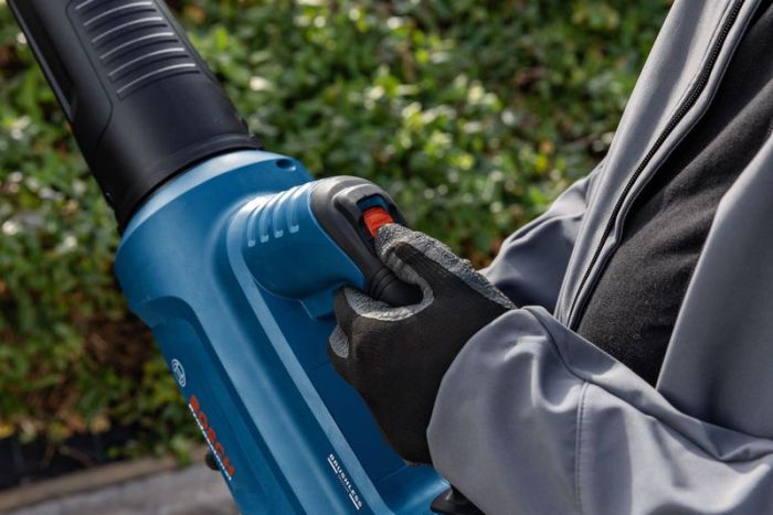 Акумуляторна повітродувка Bosch GBL 18V-750 (06008D2000)