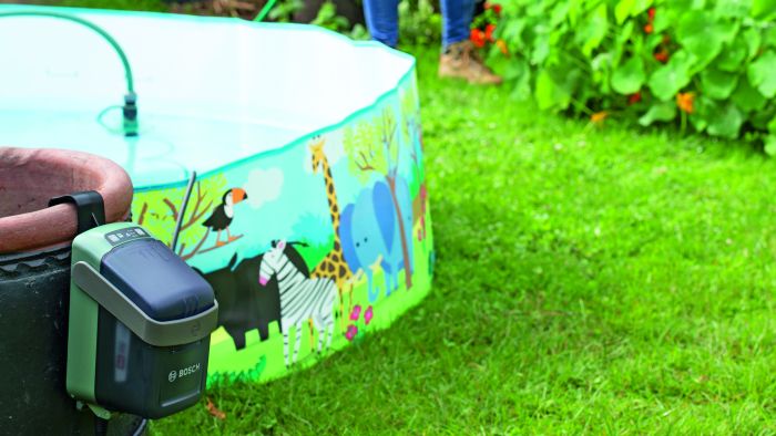 Акумуляторний насос Bosch GardenPump 18V-2000 (06008C4202)