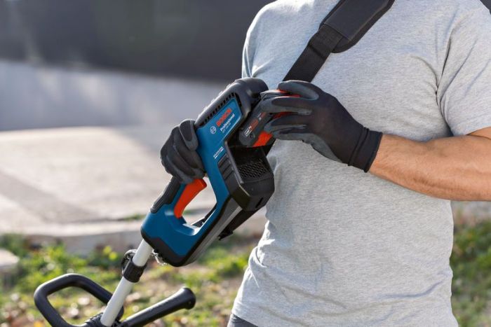Акумуляторний тример Bosch GRT 18V-33 (06008D0000)