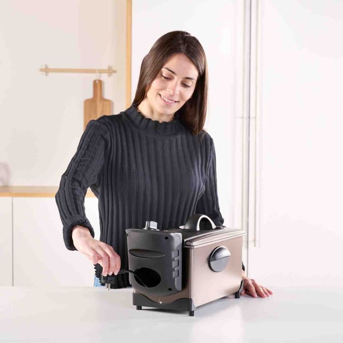 Фритюрниця BLACK+DECKER BXDF2100E