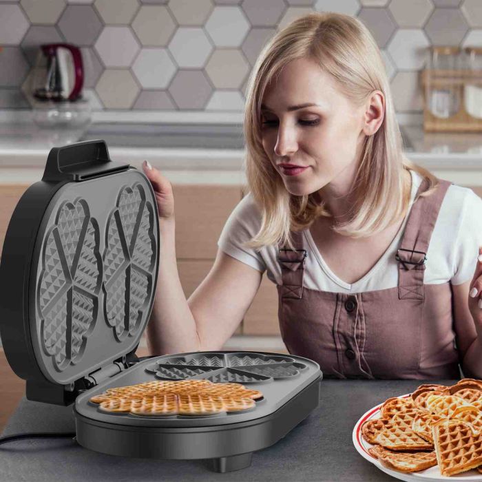 Вафельница BLACK+DECKER BXFC3200E