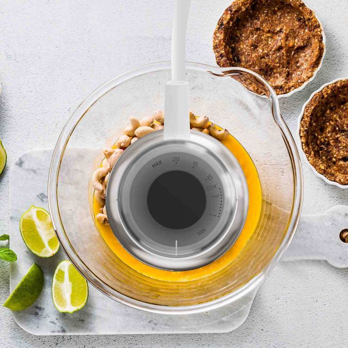 Ручний блендер BLACK+DECKER BXHBA750E