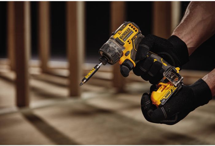 Шурупокрут акумуляторний безщітковий DeWALT DCF601N