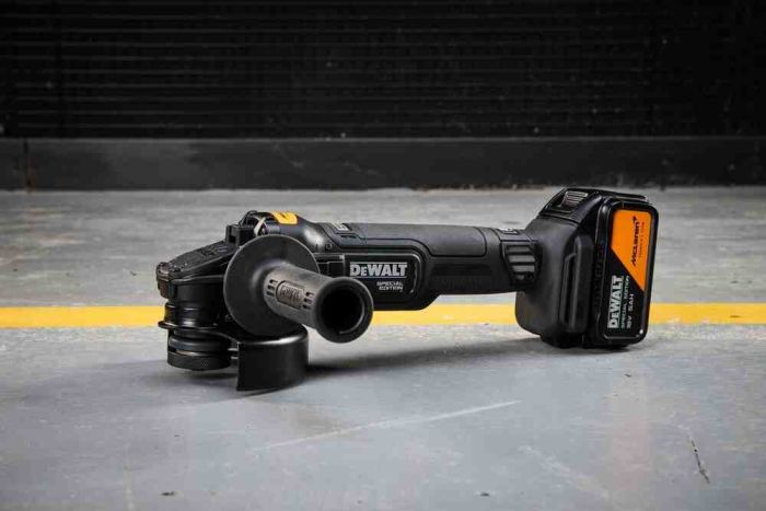 Шліфмашина кутова - болгарка акумуляторна безщіткова McLaren F1 TEAM SPECIAL EDITION DeWALT DCG45MP2T