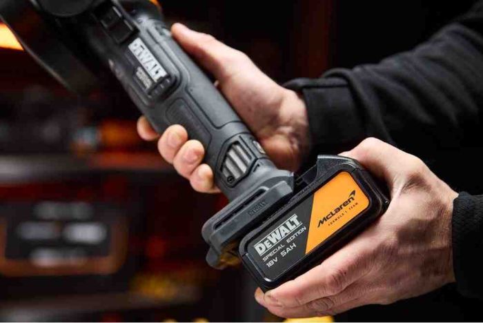 Шліфмашина кутова - болгарка акумуляторна безщіткова McLaren F1 TEAM SPECIAL EDITION DeWALT DCG45MP2T