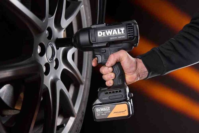 Набір з трьох інструментів акумуляторних безщіткових McLaren F1 TEAM SPECIAL EDITION DeWALT DCK3222MP2T